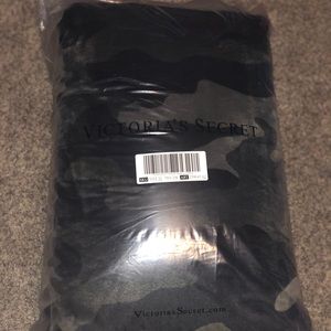 New in package Victoria secret pink sherpa